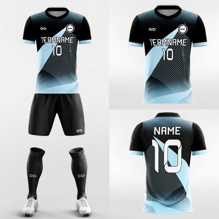 黒と青のサッカージャージの服装