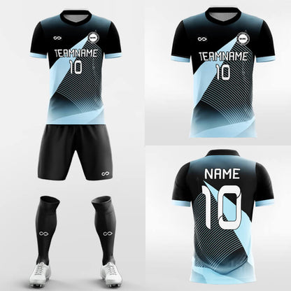 黒と青のサッカージャージの服装